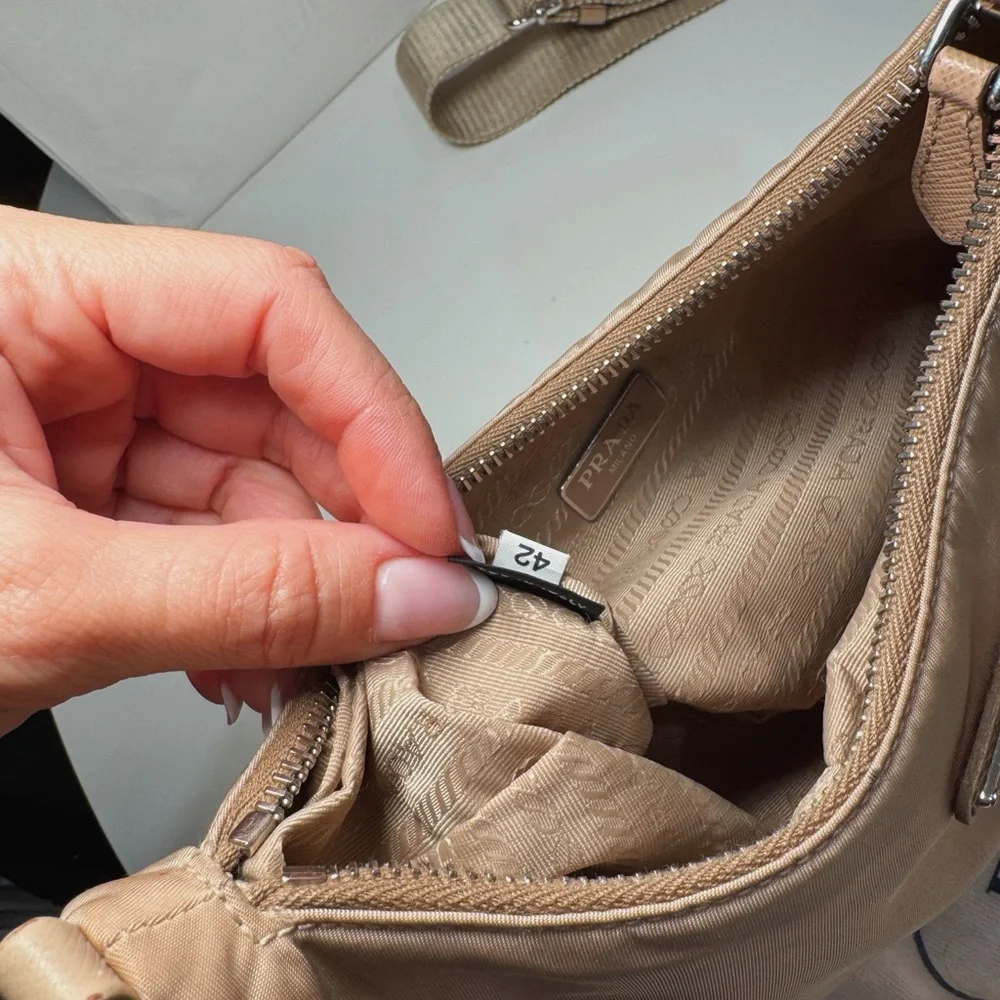 Prada Re-edition 2005 Nylon Bag NUDE - Picture 4 of 16
